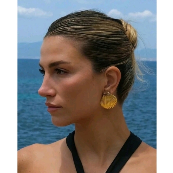 Anthropologie Classic Huge Seashell Gold Stud Earrings - Picture 5 of 5